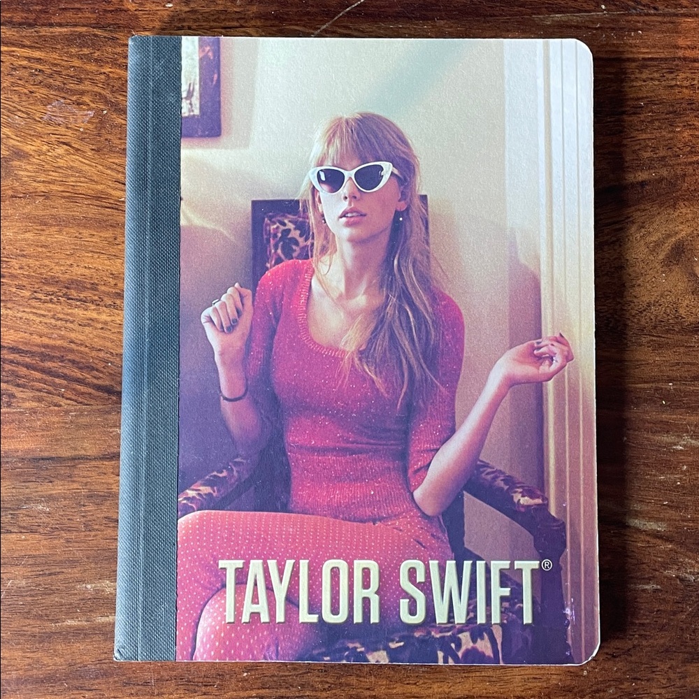3 Taylor Swift : 2 Official Composition Notebooks + 1 Board Book (Set of 3) - Picture 7 of 14